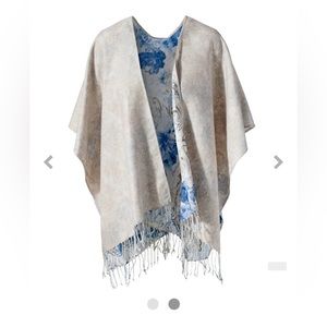 🆕 Chico’s reversible knotted fringe ruana in blue and beige one size
